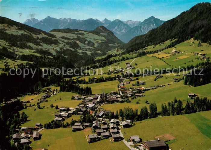 Alpbach Tagungsort des Europaeischen Forum Tiroler Bergdorf Alpen Fliegeraufnahm