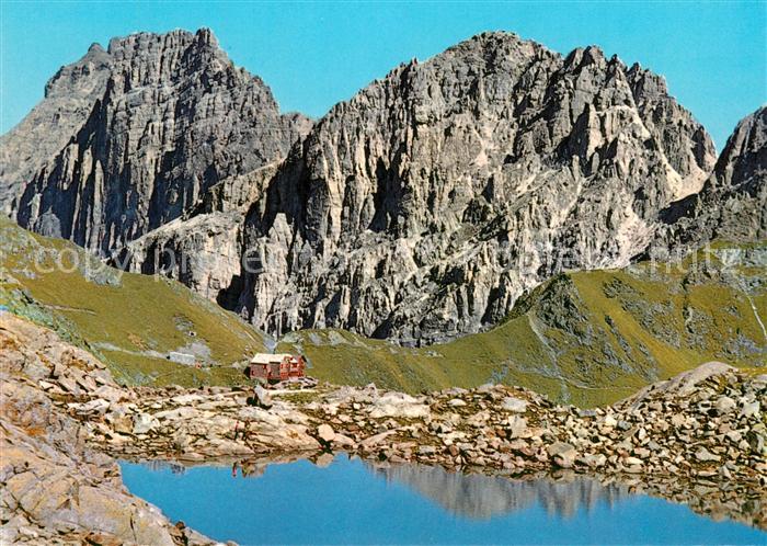 Innsbruckerhuette am Pinnisjoch Bergsee Blick gegen Kalkwand Stubaier Alpen