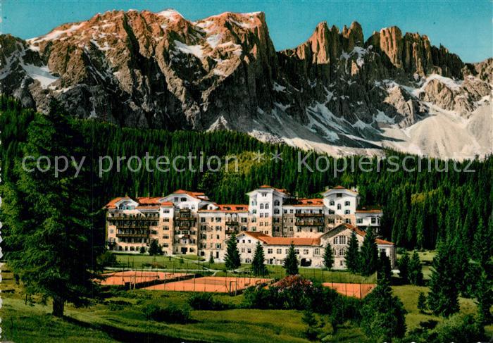 Karersee Suedtirol Grand Hotel Carezza verso il Latemar Dolomiti