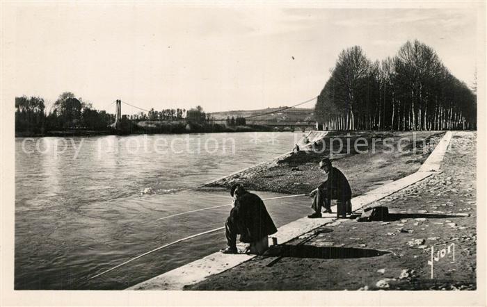 Agen Lot et Garonne Les bords de la Garonne et la passerelle