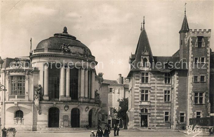 Agen Lot et Garonne Le Musee et le Theatre