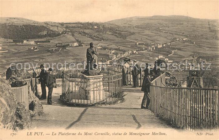 Le Puy de Dome La Plateforme du Mont Corneille statue