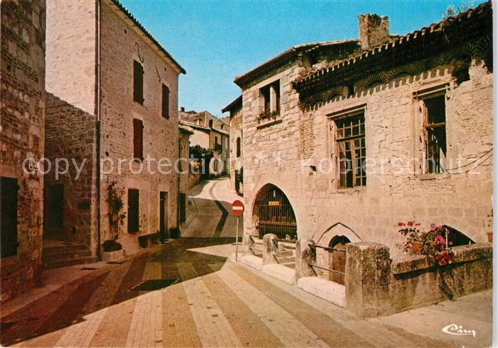 Penne-d Agenais La rue de Ferracap restaureee