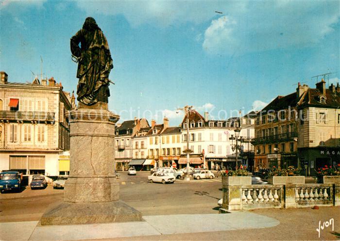 Avallon Place et Statue Vauban