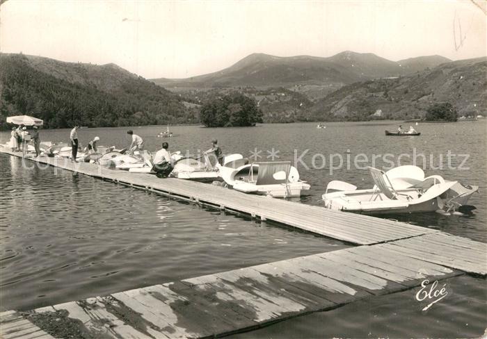 Lac Chambon Les Pedalos