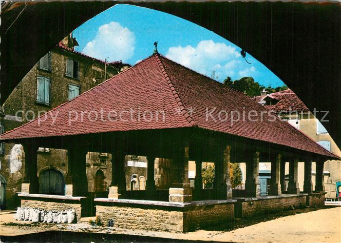 Caylus La Vieille Halle vue des Couverts