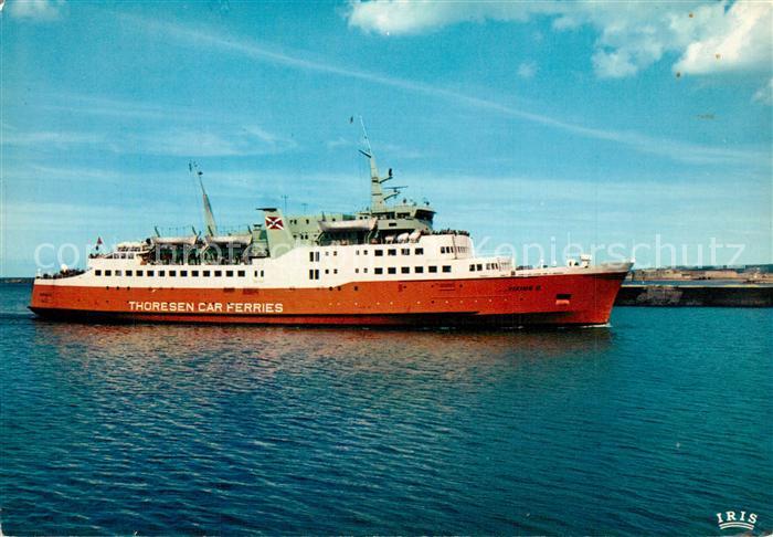 Cherbourg Entree du car-ferry dans le port