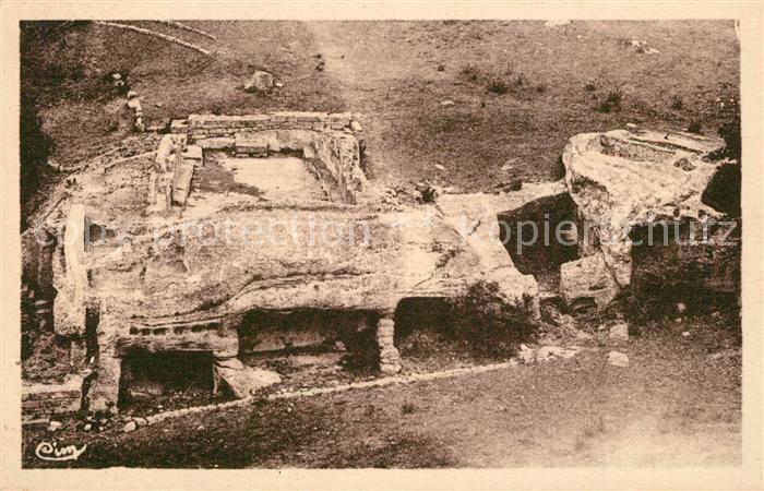 Lamanon Vue panoramique des Grottes de Cales