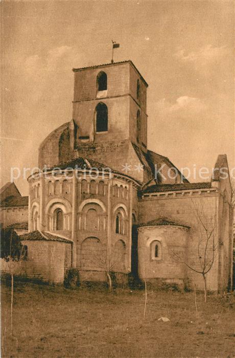 Bourg-Charente Eglise Abside du XII siecle Dans les ci