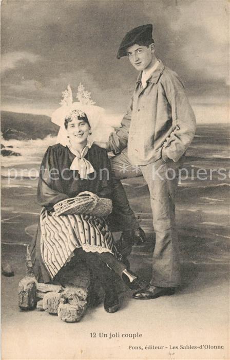 Les Sables-d Olonne Un joli couple Costumes Trachten