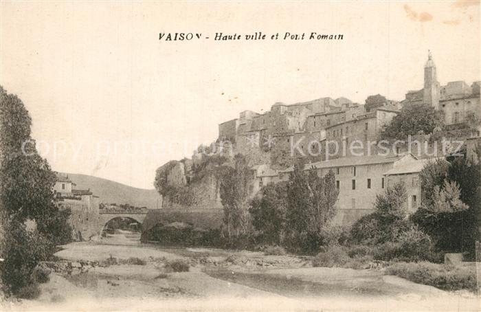 Vaison-la-Romaine Vaucluse Haute ville et Pont Romain