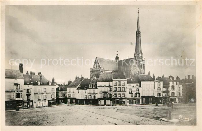 Pithiviers Loiret Place du Martroi Eglise