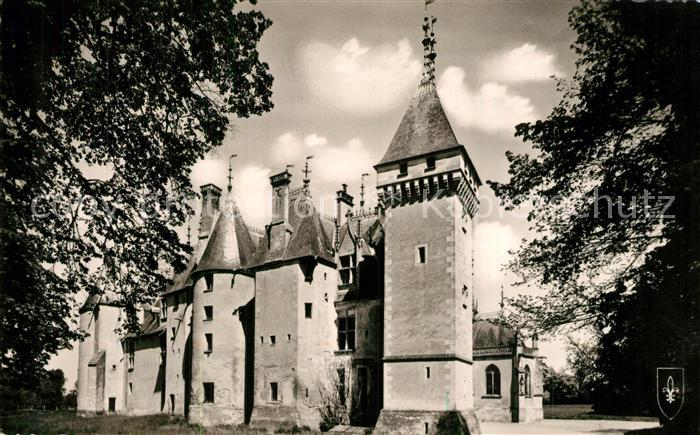 Meillant Chateau facade féodale