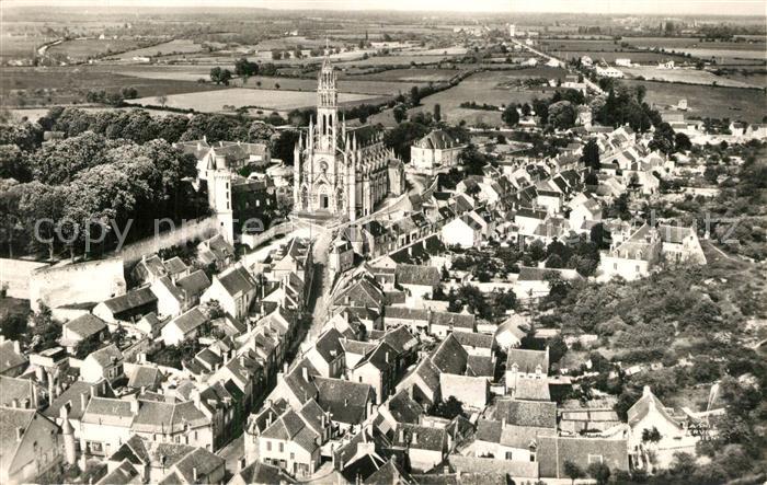 Chateauneuf-sur-Cher Basilique Notre Dame des Enfants et la Grande Rue vue aérie