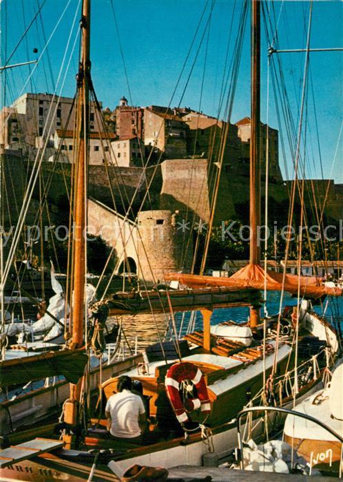 Calvi Les voiliers amarrés au quai de plaisance Citadelle