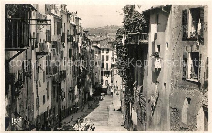 Nice Alpes Maritimes Une rue de la vieille ville