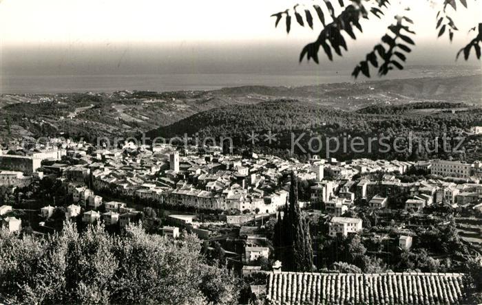 Vence-la-Jolie Vue Generale au fond la Méditerranée