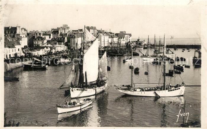 Douarnenez Vue Generale du port bateaux de pêche