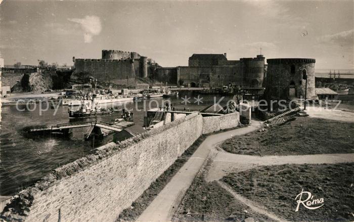 Brest 29 Chateau et la Prefecture Maritime