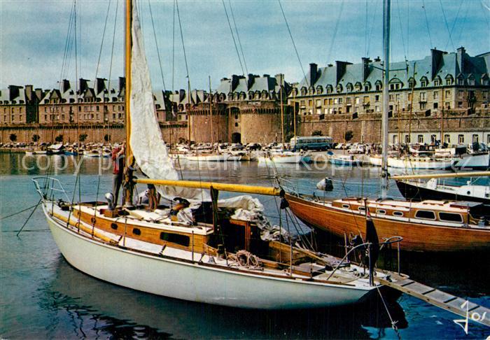 Saint-Malo 35 Yachts devant les remparts Collection La Bretagne en couleurs