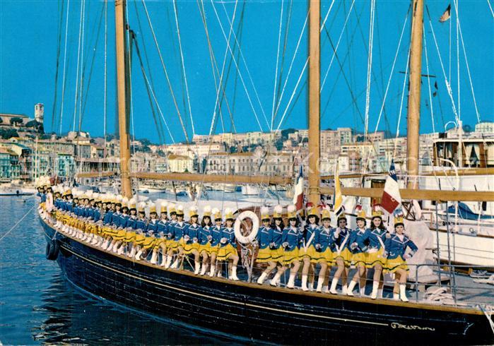 Cannes Alpes-Maritimes Majorettes de Cannes dans le port