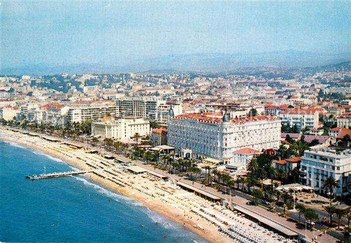 Cannes Alpes-Maritimes La plage et la ville vue áerienne