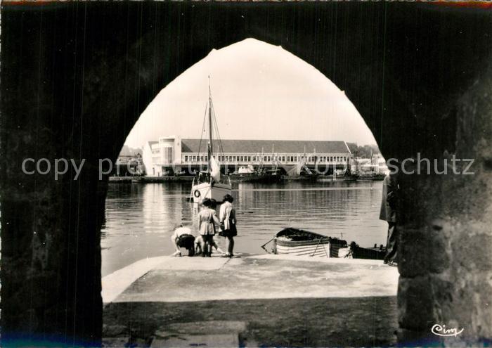 Concarneau Finistere Vue sur la Criée prise de la Porte au Vin