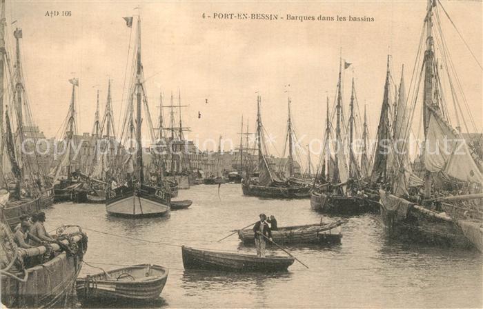 Port-en-Bessin Barques dans les bassins