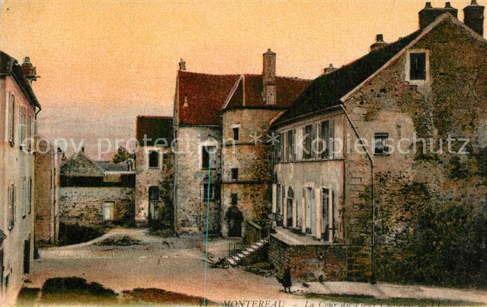 Montereau Loiret La Cour du Vieux Chateau