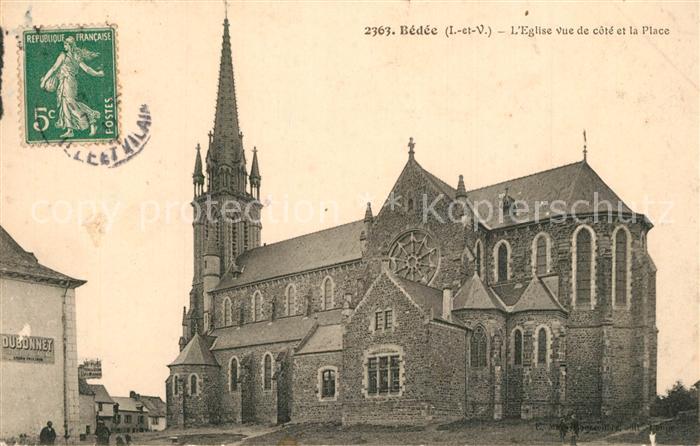 Bedee Eglise vue de cote et la Place