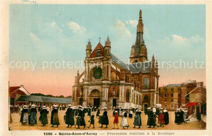 Sainte-Anne-d Auray Procession rentrant a la Basilique