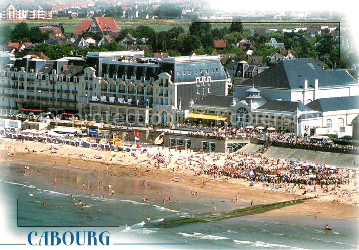 Cabourg La plage le Grand Hotel et le Casino
