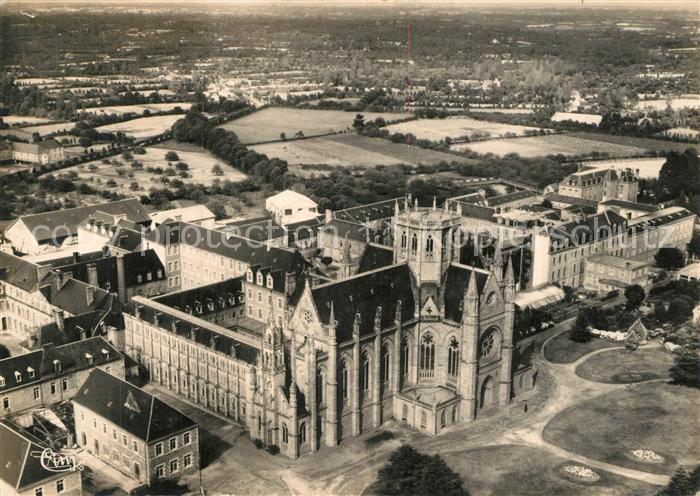 Begard Vue aerienne Chapelle Bon Sauveur et Pensionnat