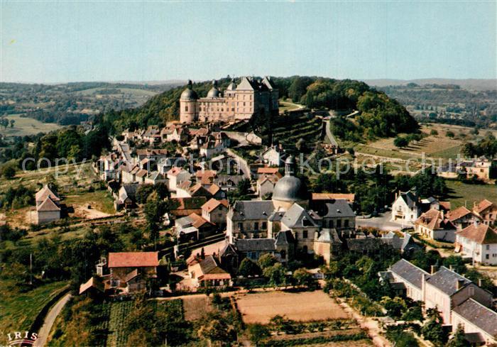 Hautefort Vus du ciel Le chateau XV et XVII le village et l Hospice