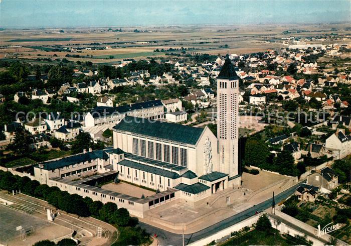 Blois 41 Notre Dame de la Trinite avec son campa