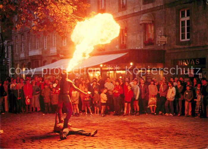 Saint-Malo 35 Cracheur de feu sur la place Chateaubriand