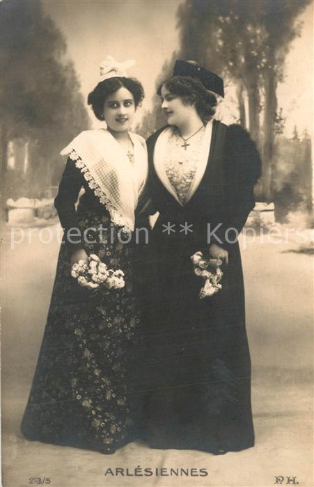 Arles Bouches-du-Rhone Arlesiennes