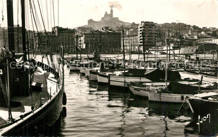 Marseille Bouches-du-Rhone Le vieux port et Notre Dame de la Garde