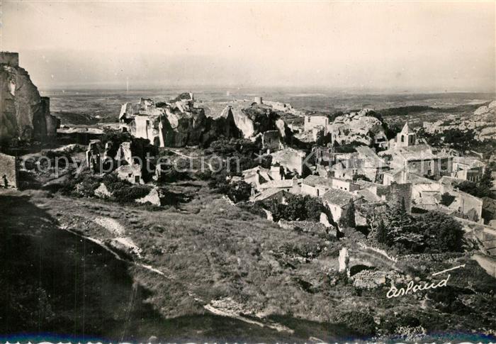 Les Baux-de-Provence La ville vue du Terras du chateau
