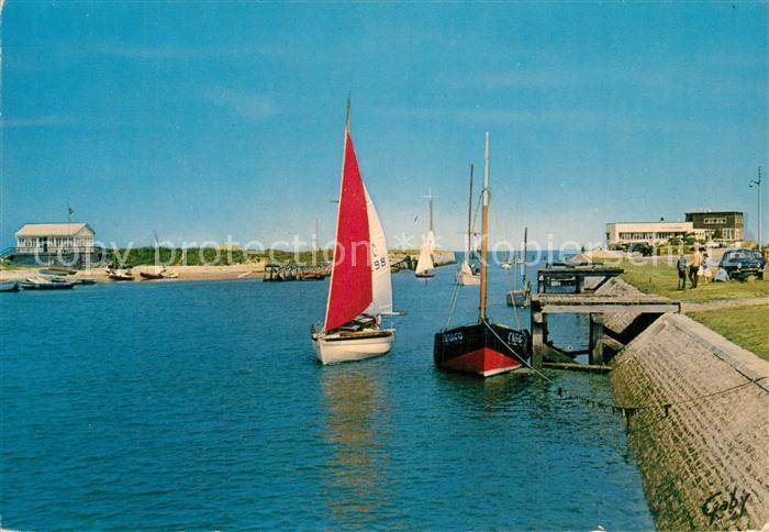 Courseulles-sur-Mer Voilier entrant au Port