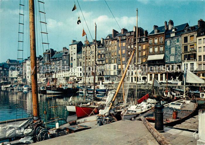 Honfleur Le quai Sainte Catherine et ses vieille