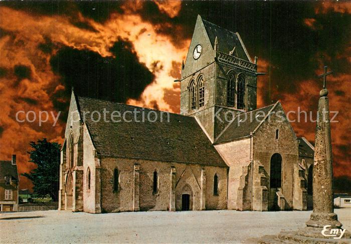 Sainte-Mere-Eglise Calvaire dont la base est une borne mil