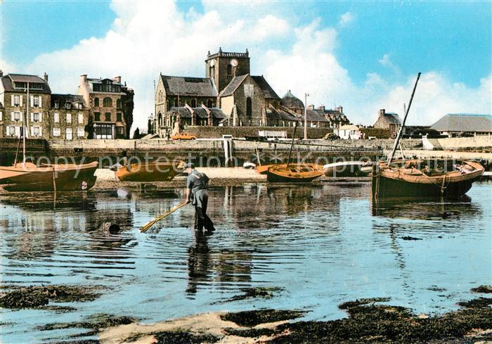 Barfleur Manche Le Port a maree basse