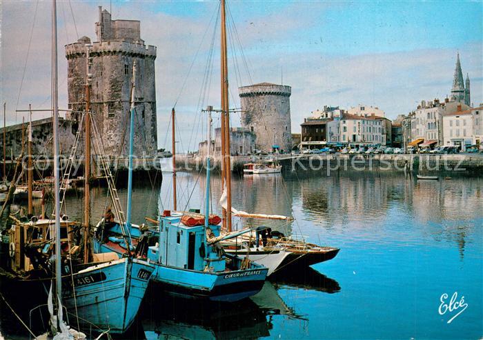 La Rochelle Charente-Maritime Un coin du Port et les Trois Tours
