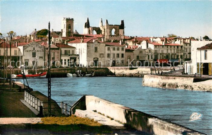 Saint-Martin-de-Re Vue sur le port de la ville