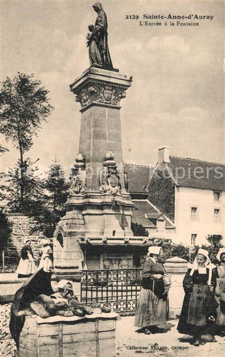 Sainte-Anne-d Auray Entrée a la Fontaine Statue