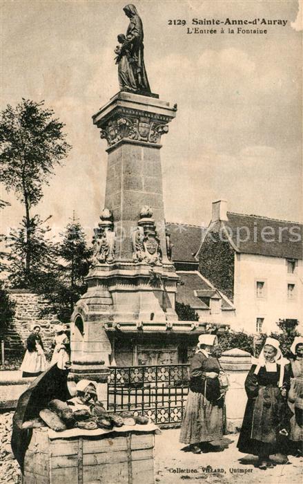 Sainte-Anne-d Auray Entrée a la Fontaine Statue