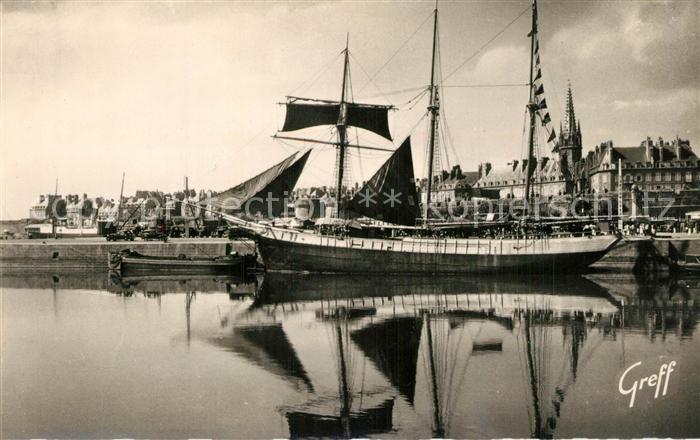 Saint-Malo 35 Voilier Terre Neuvas au Port