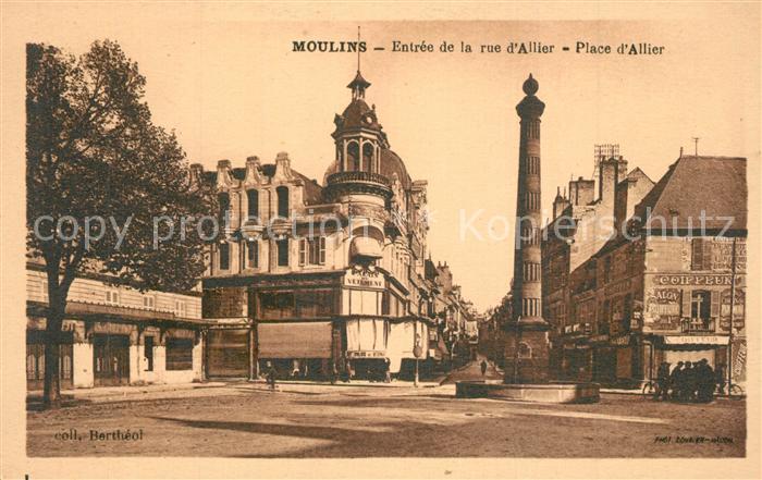 Moulins Allier Entrée de la Rue d Allier Place d'Allier Fontaine Monument