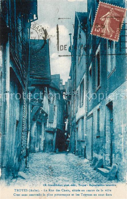 Troyes Aube Rue des Chats centre de la ville